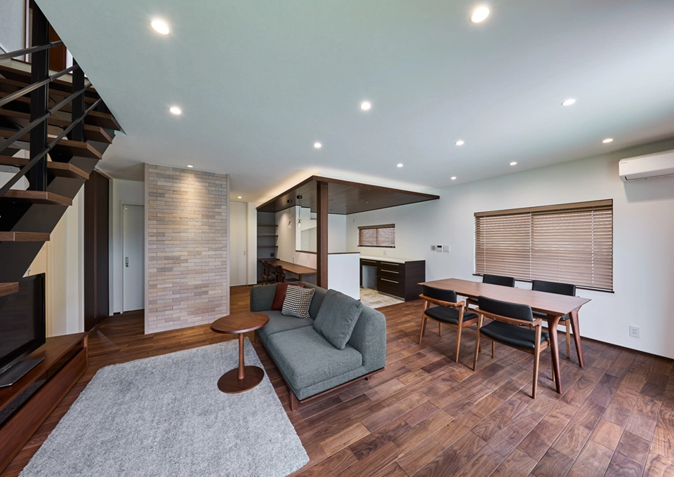 生活が１階で完結するフラットな間取り