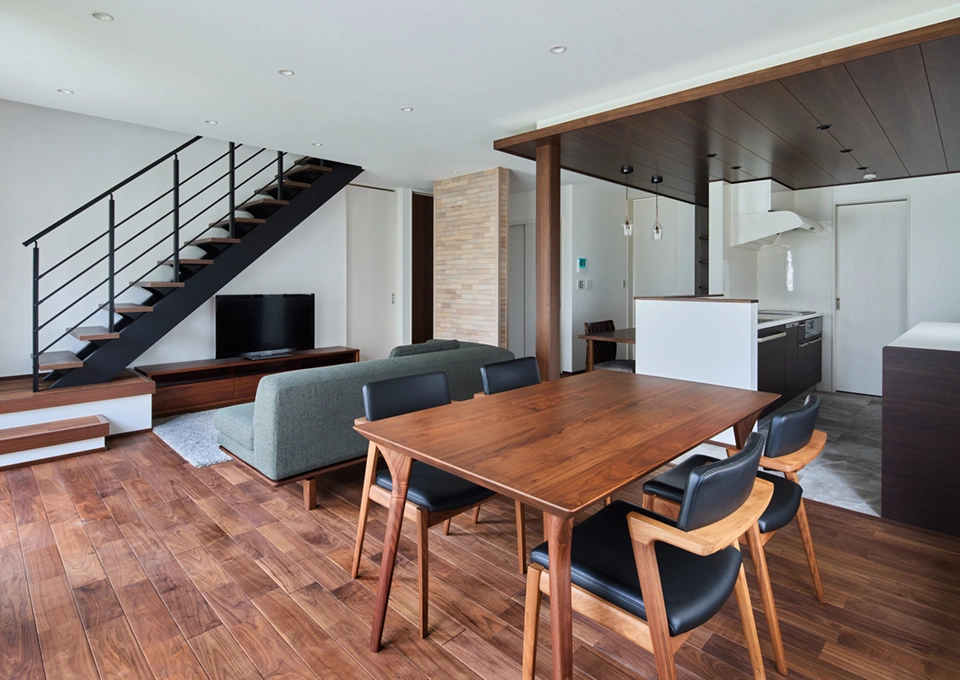 制限を逆手にとった「折り下げ天井」