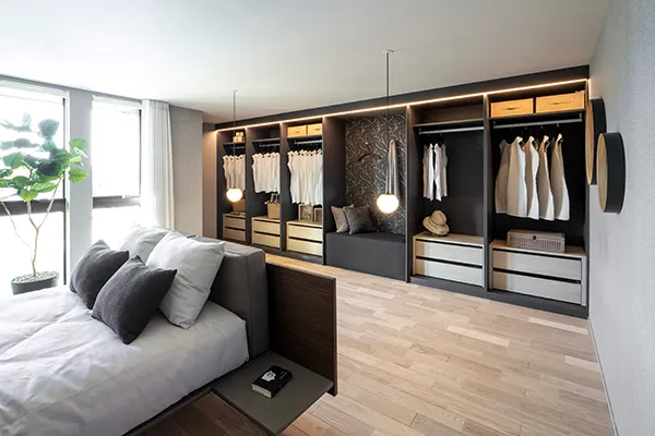 アッシュ×ダークグレーでコーディネートした例